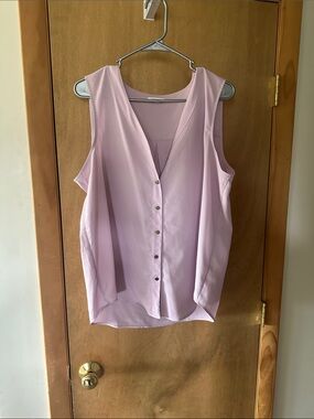 Maurice’s Sleeveless V-Neck Button Front Top in Light purple